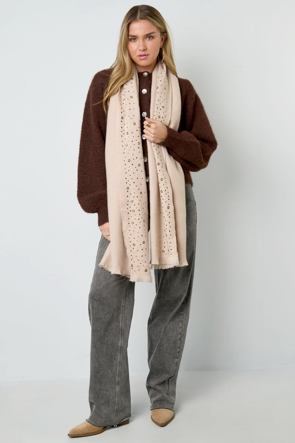 Winter scarf with stones